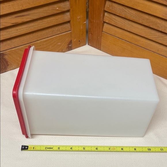 Vintage Tupperware Food Storage Container - Picture 4 of 15